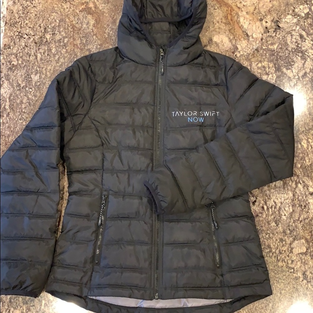 **EXCLUSIVE TAYLOR SWIFT NOW GEAR**